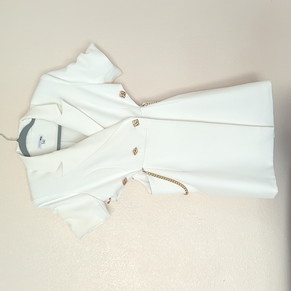 Chic Off-white Blazer Romper with Gold Chain Accents - Picture 5 of 10